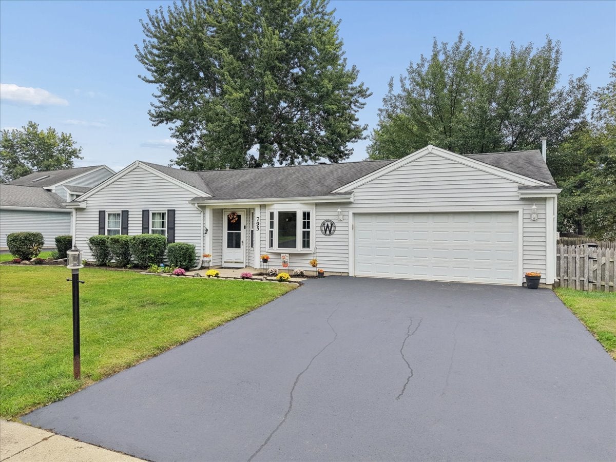 795 Newport Drive — photo