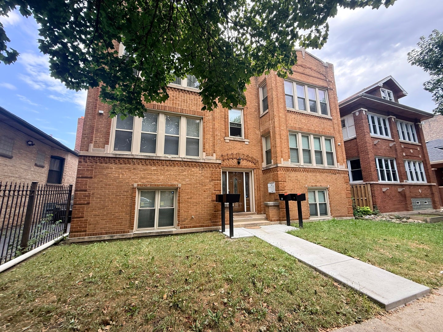 1025 S Austin Boulevard 2N — photo