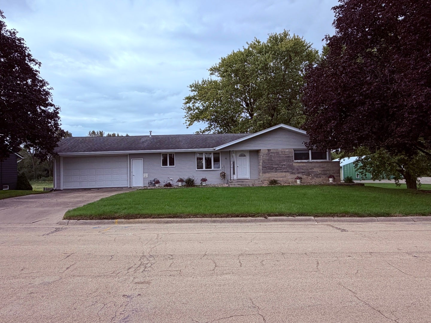 4 Genesee Court — photo