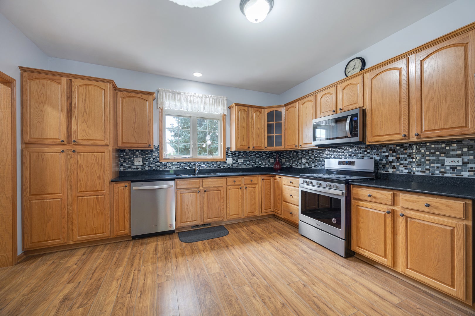 Home in Huntley, IL 60142 — photo 2