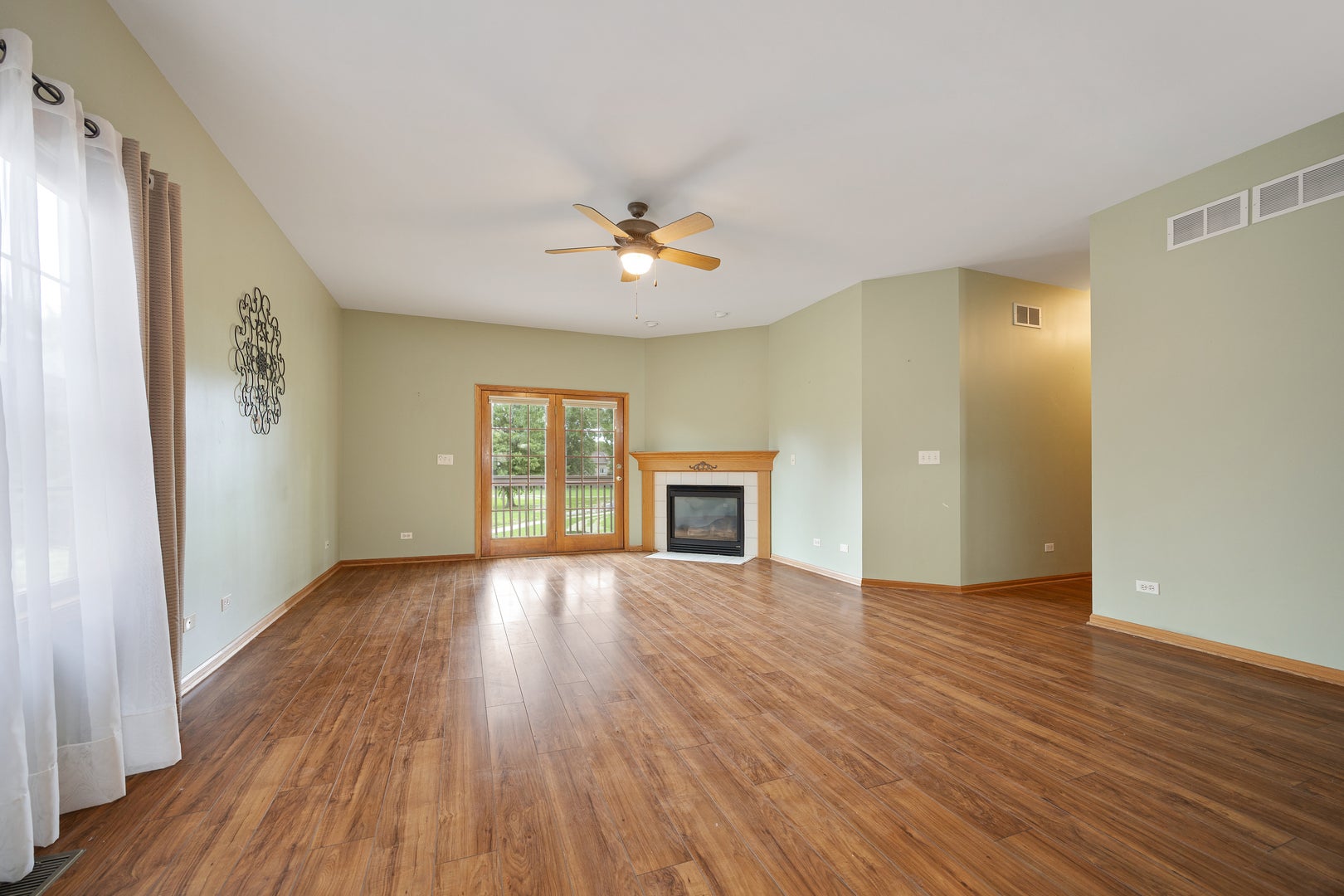Home in Huntley, IL 60142 — photo 3