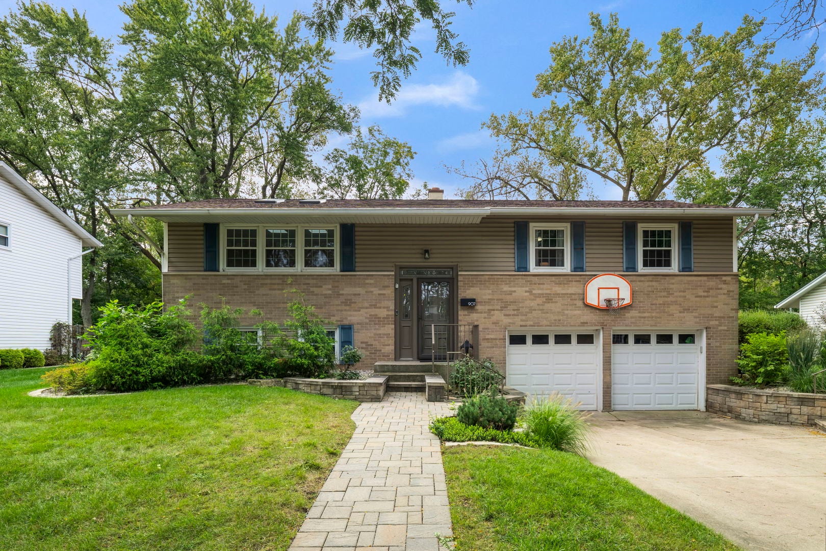 907 E Schirra Drive — photo