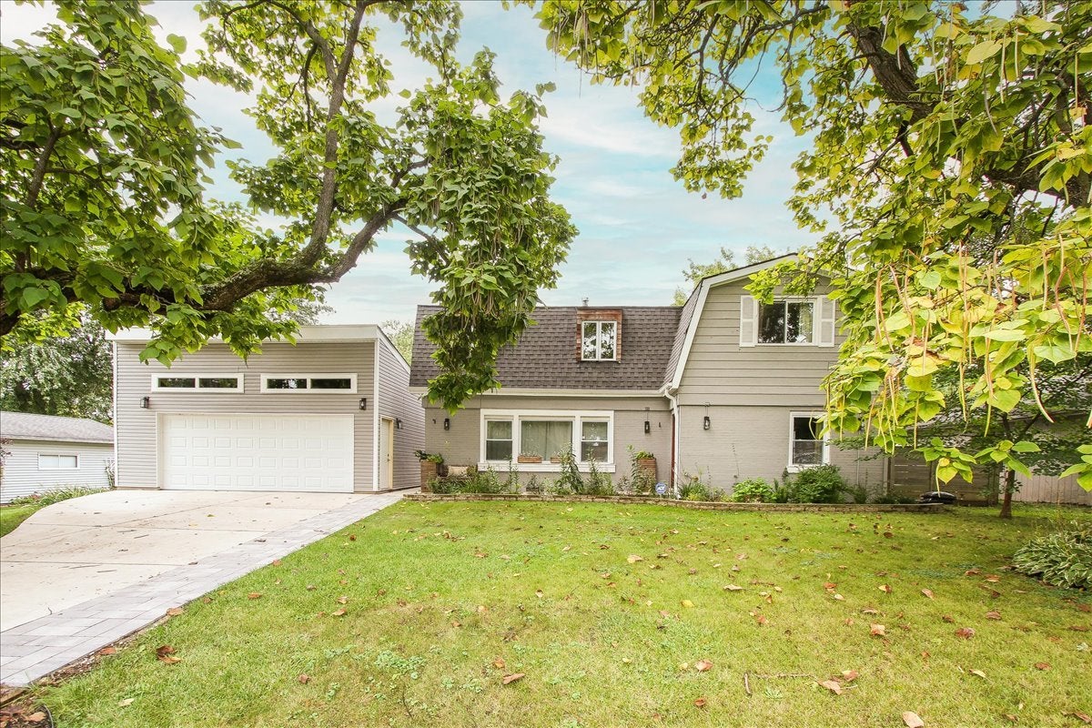 63 Fairway Road — photo