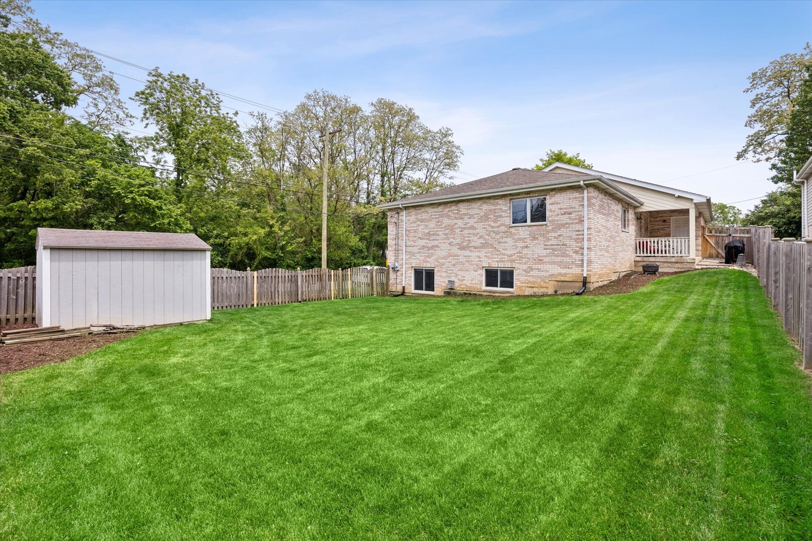 Home in Lemont, IL 60439 — photo 2