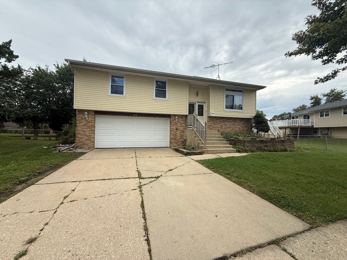 613 Newberry Drive — photo