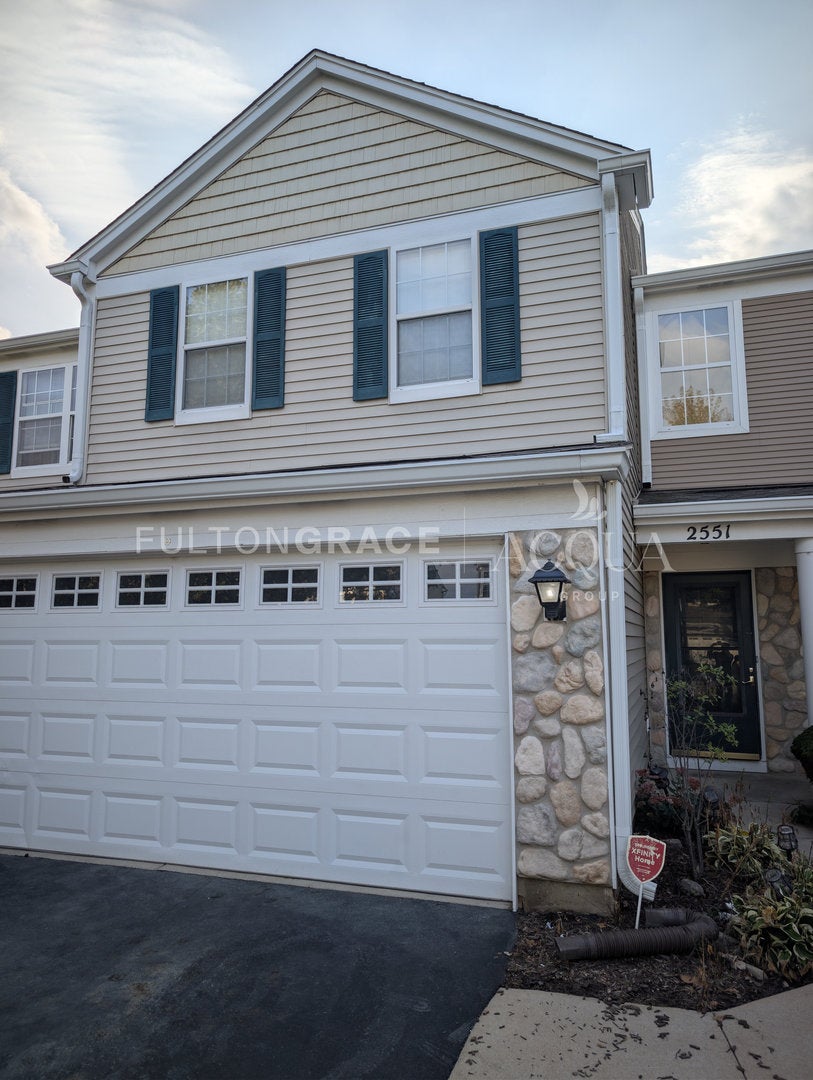 2551 Oak Tree Lane — photo