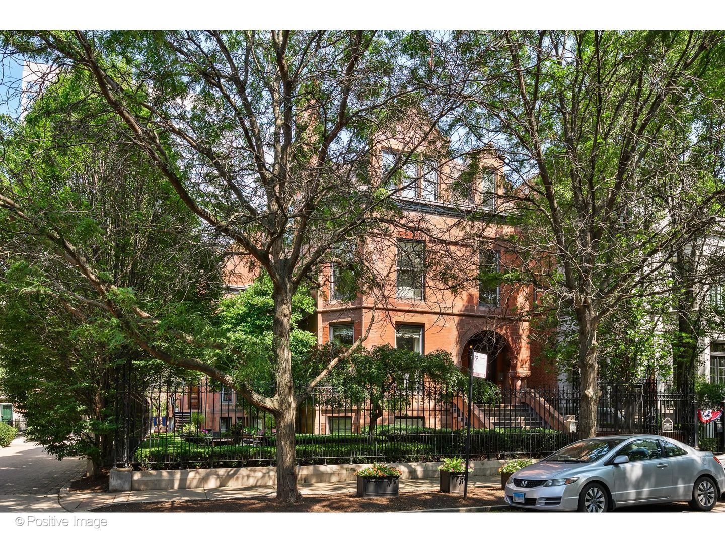 1919 S Prairie Avenue 3 — photo
