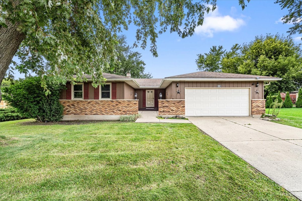 830 Hiawatha Drive — photo