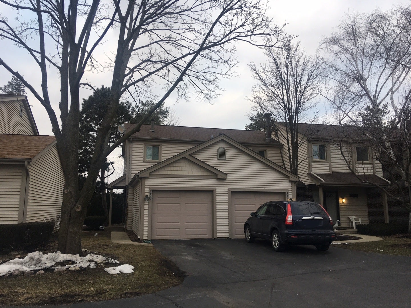 330 E Forest Knoll Drive — photo