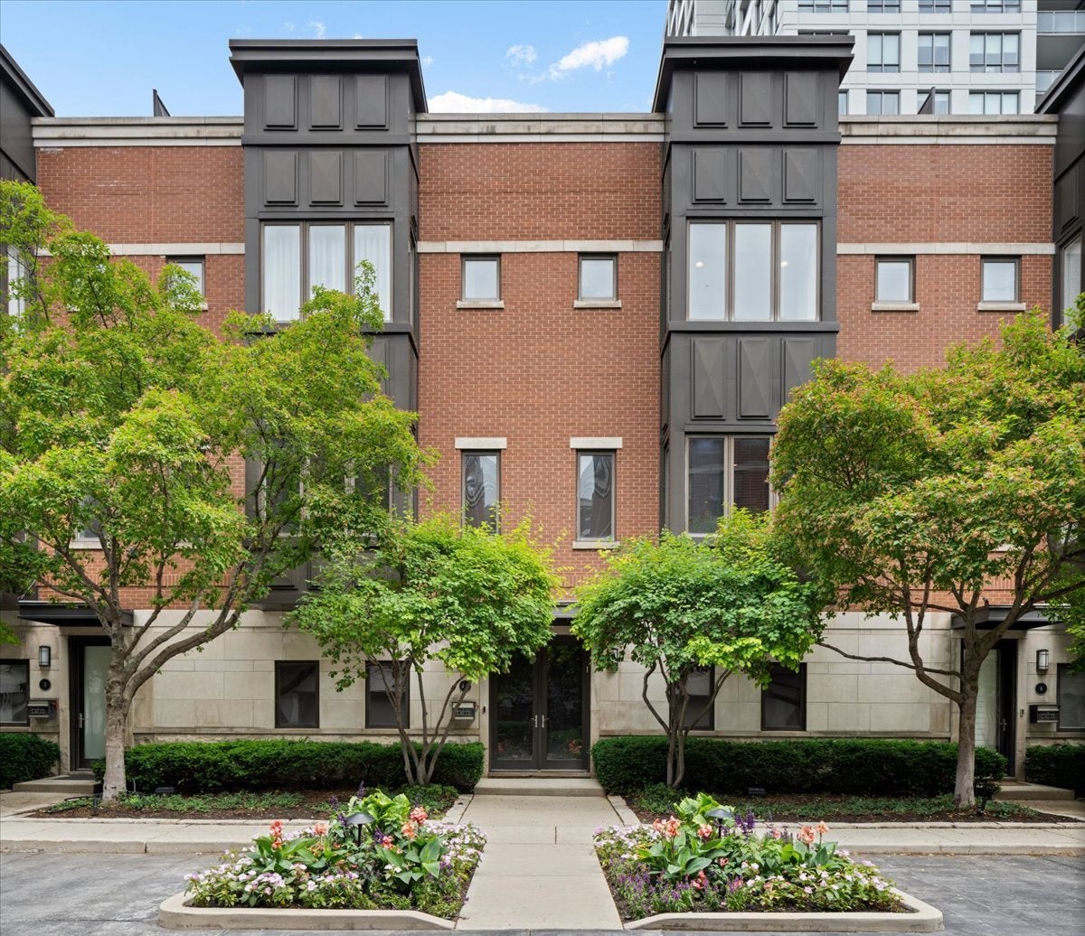460 W Superior Street 4-5 — photo