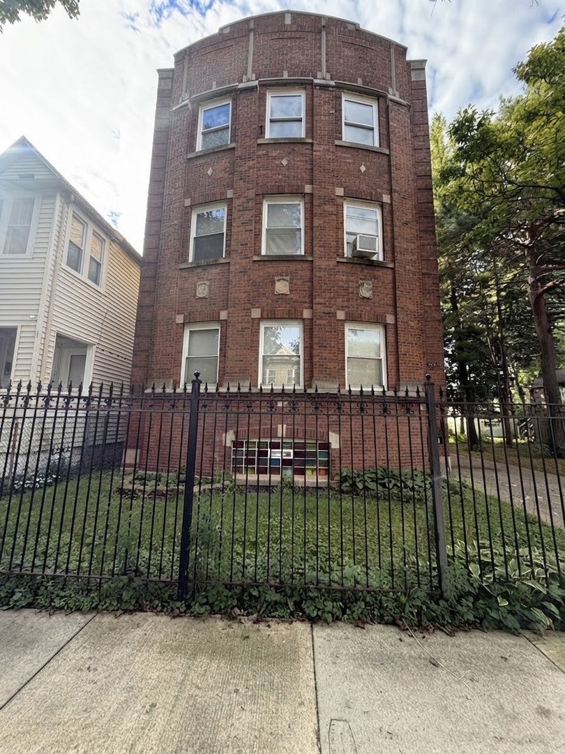 1133 E 81st Place 3 — photo