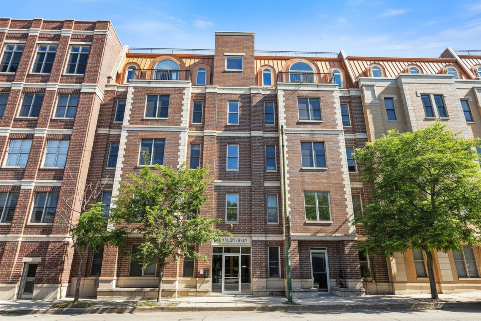2618 W Diversey Avenue 402 — photo