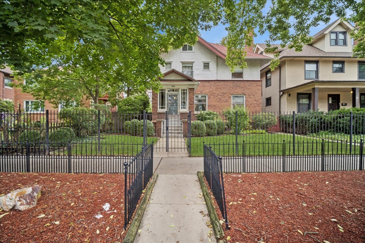 1616 W Jarvis Avenue — photo