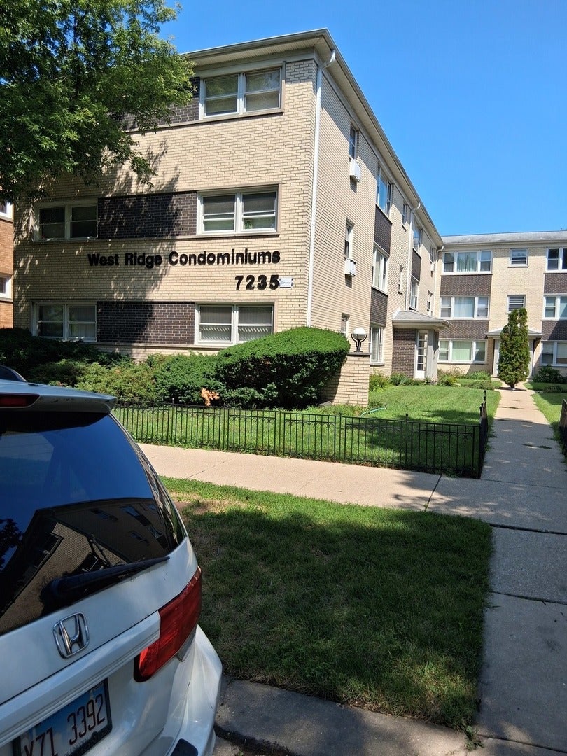 7235 N Hamilton Avenue 3D — photo