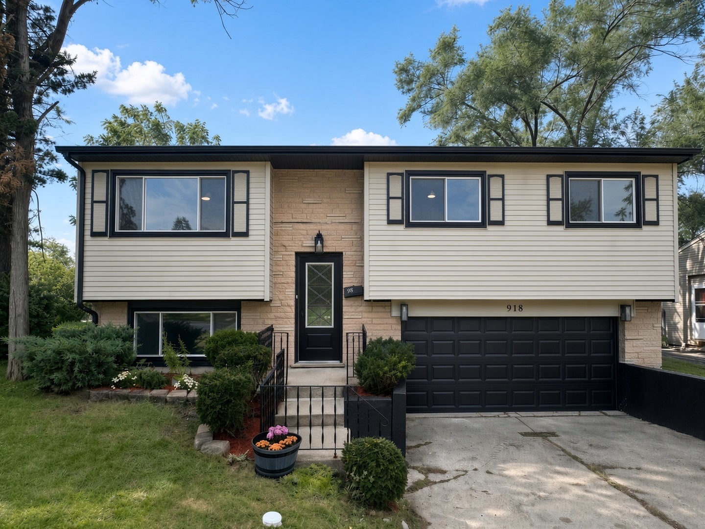 918 Union Drive — photo