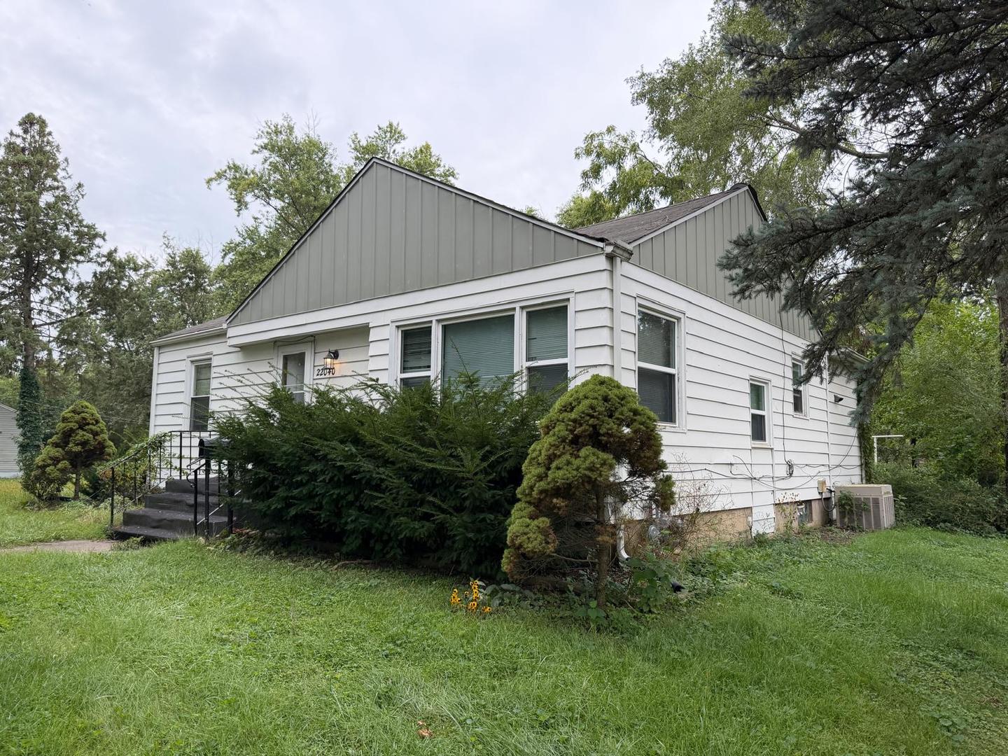 22040 Main Street — photo