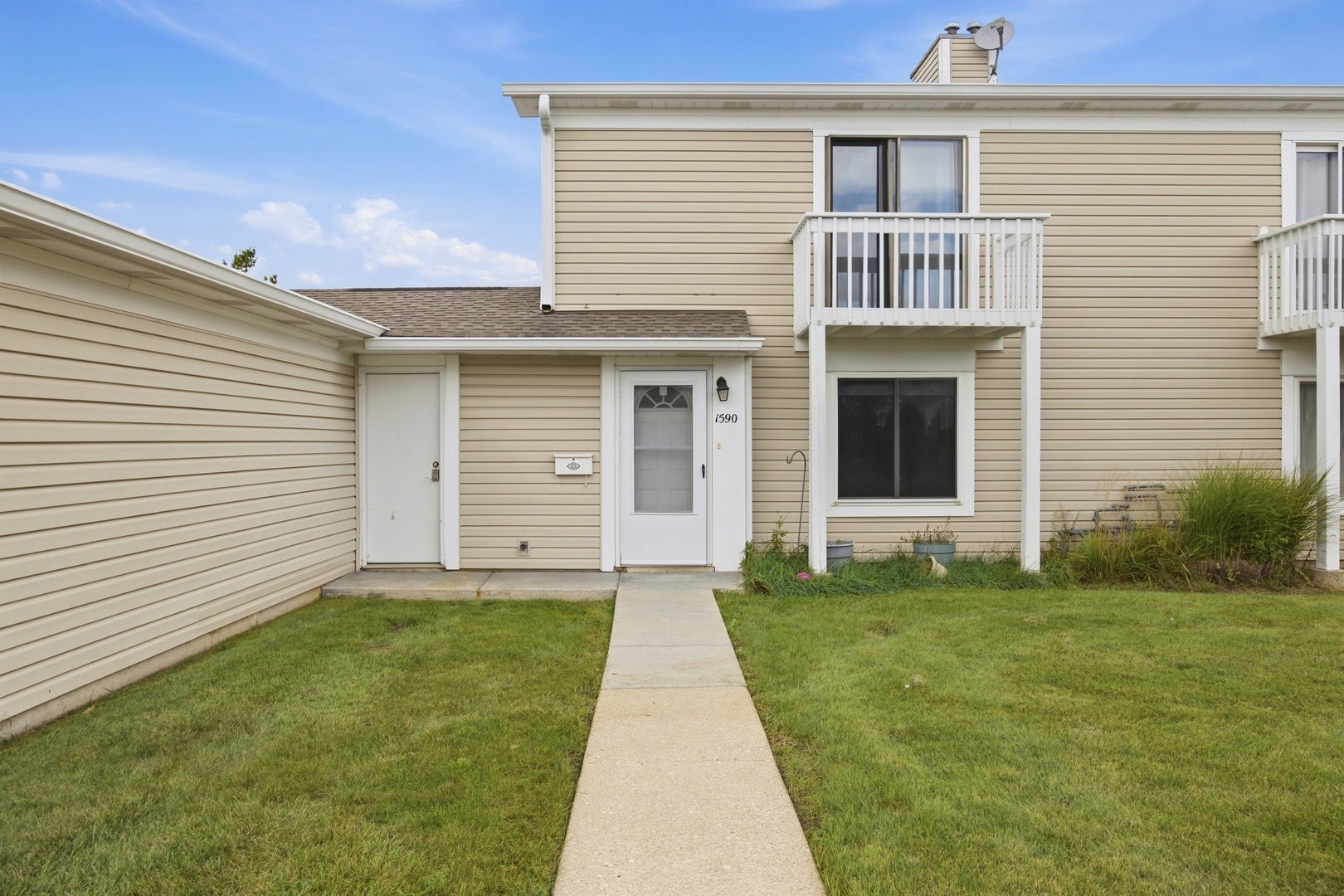 1590 Cornell Circle 1 — photo
