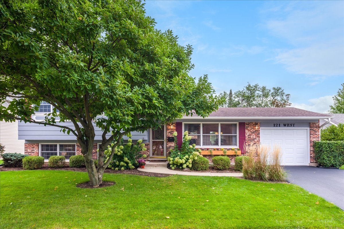 121 W Suffield Drive — photo