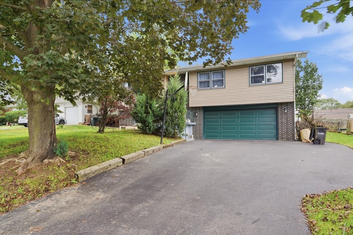 1807 Elmwood Drive — photo