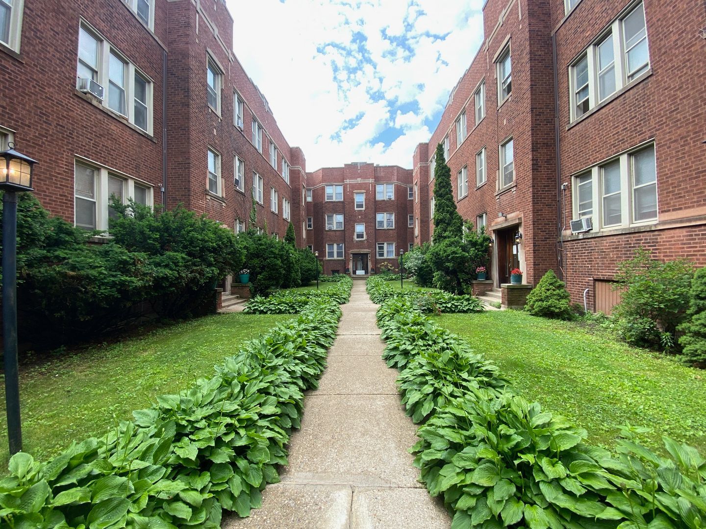 1345 1/2 W Touhy Avenue 1W — photo