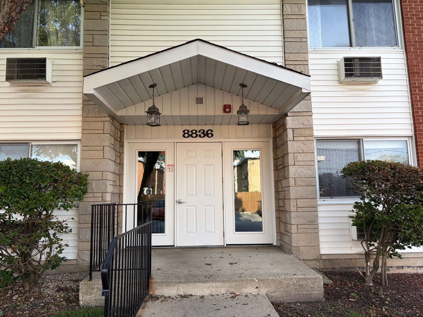 8836 N Western Avenue 207G — photo