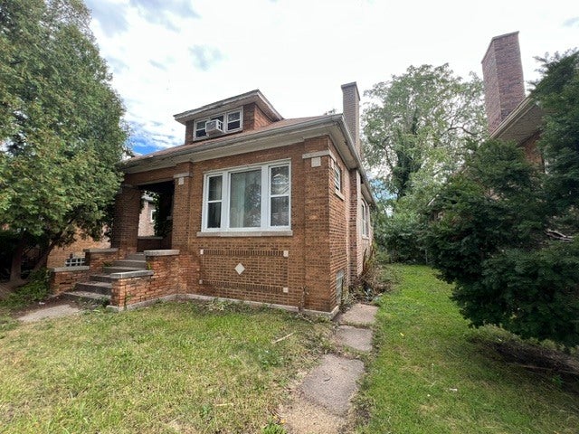 8253 S Kimbark Avenue — photo