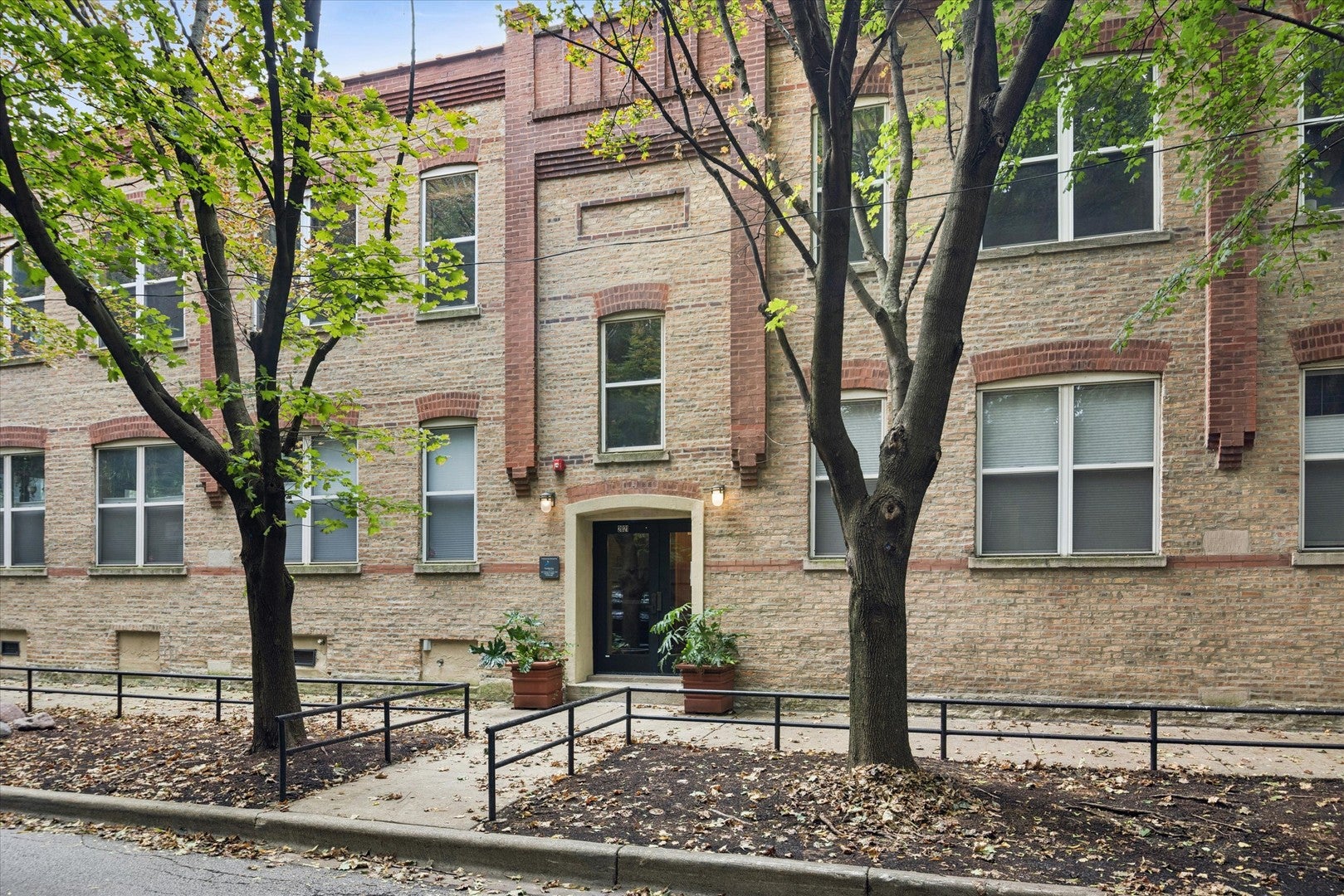 2021 W Willow Street 204 — photo