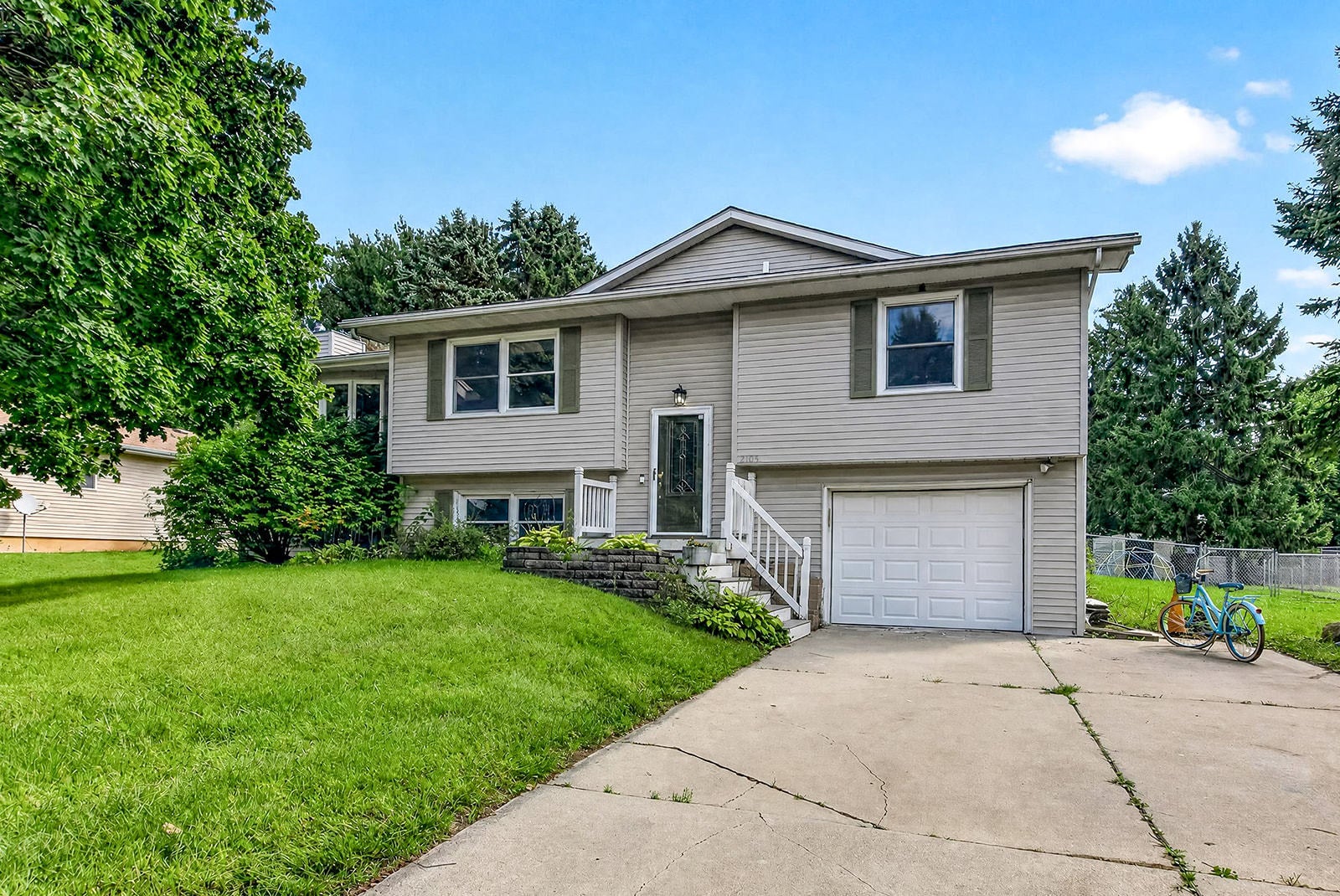 2105 W Bedford Road — photo