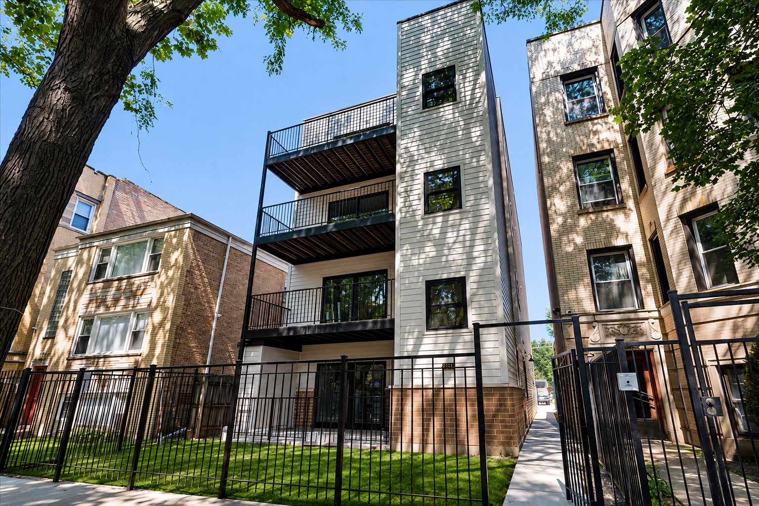 2314 W Arthur Avenue 4 — photo