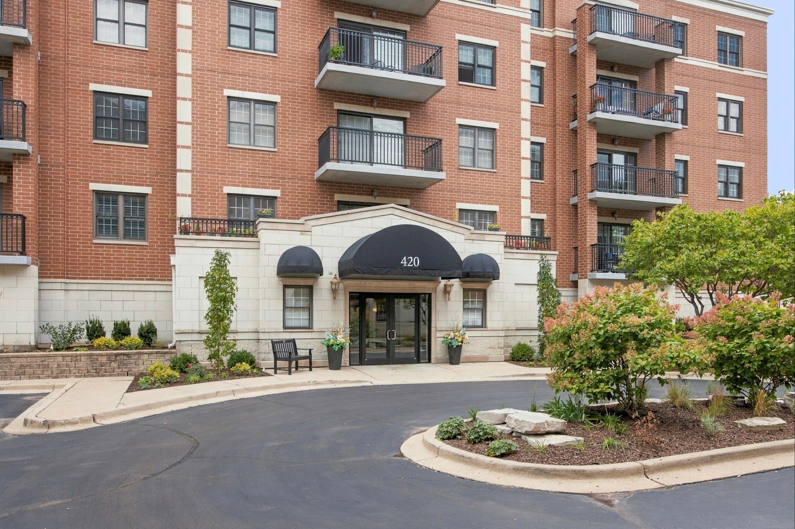 420 W Burlington Avenue 406 — photo