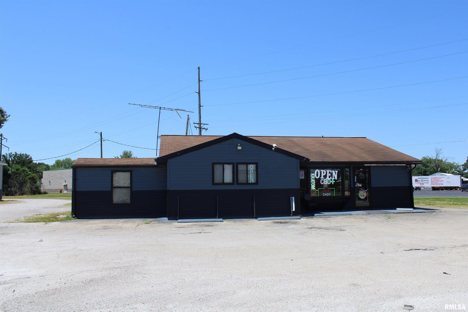1235 W Broadway Street — photo