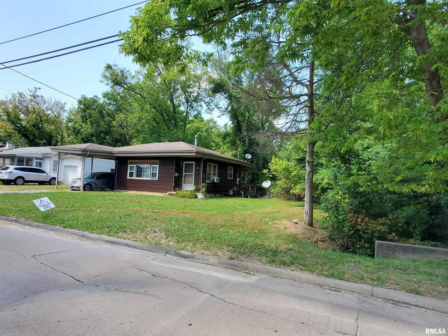 600 W Grand Avenue — photo