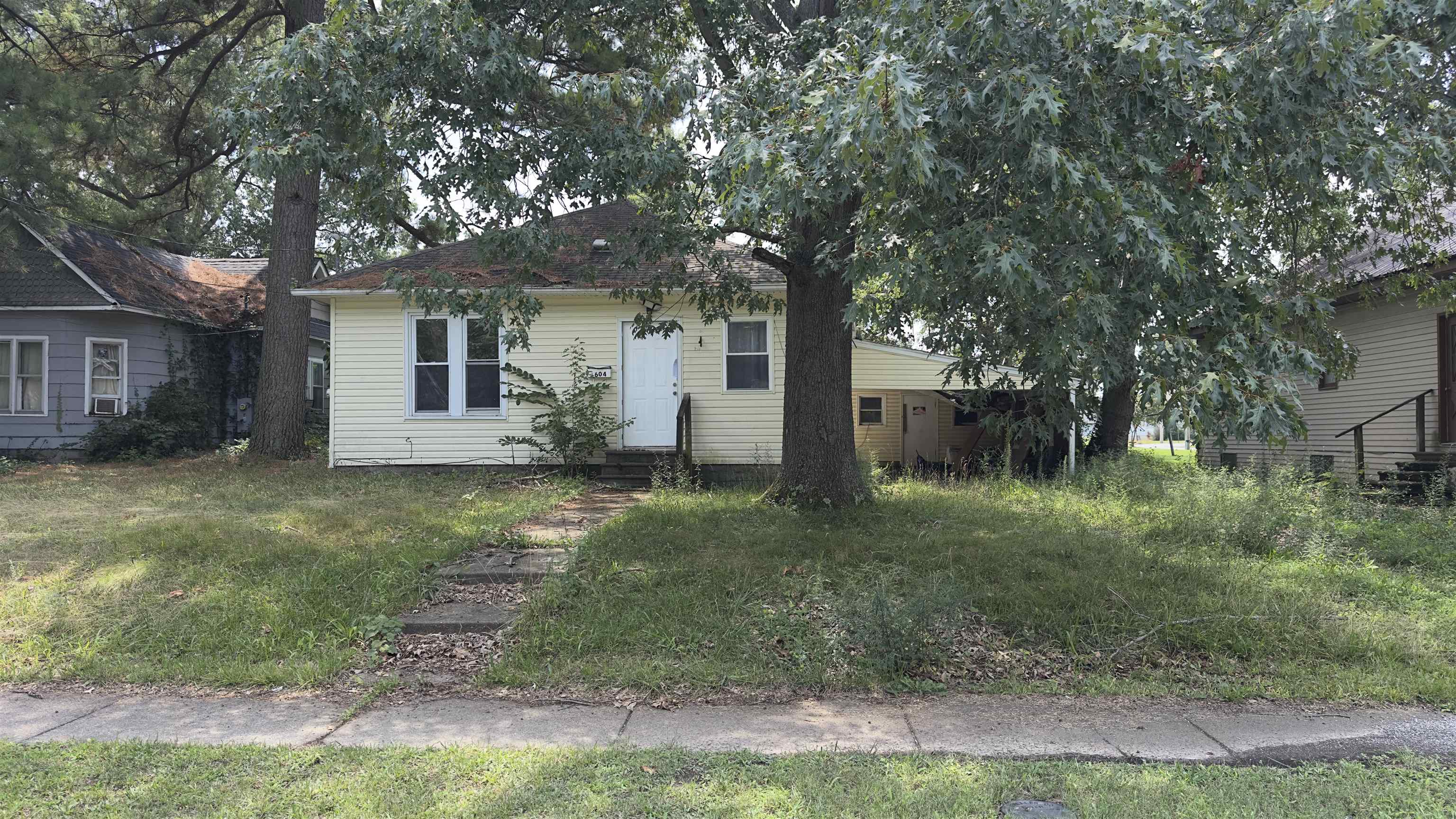 604 E Washington Street E — photo