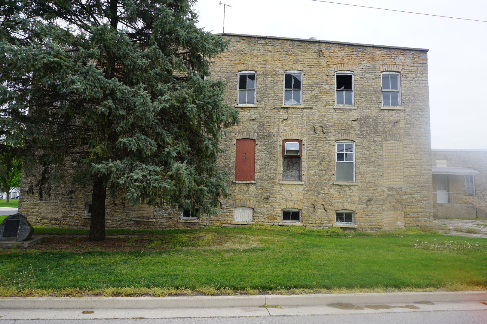 203 W 2nd Street — photo