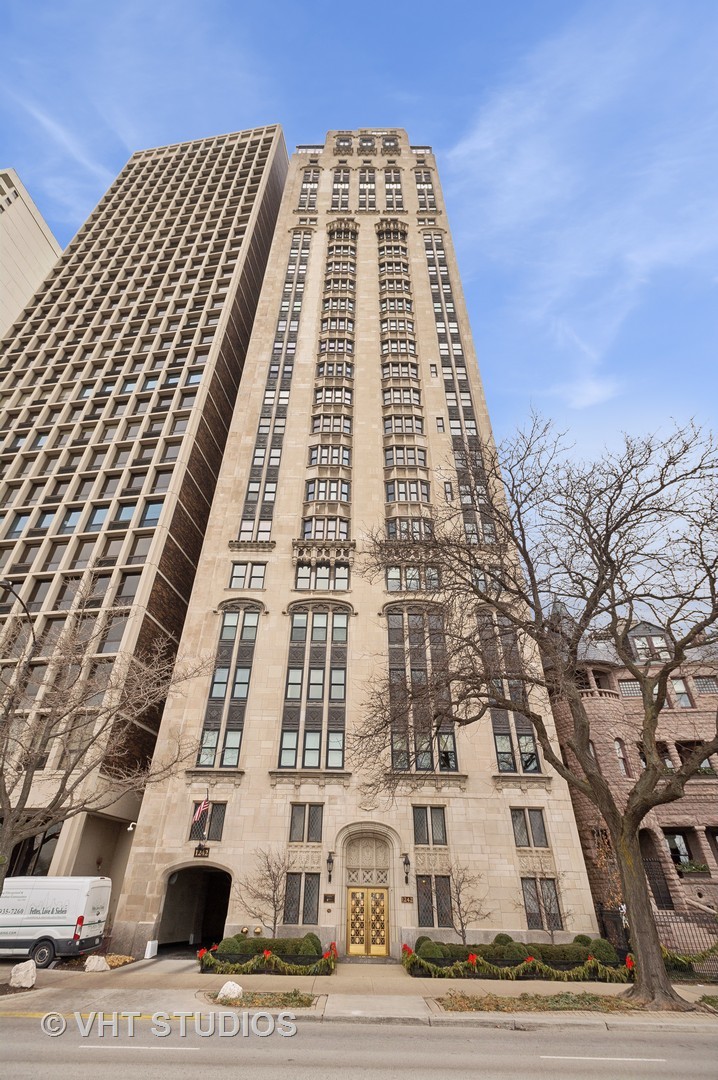 1242 N Lake Shore Drive 22 — photo