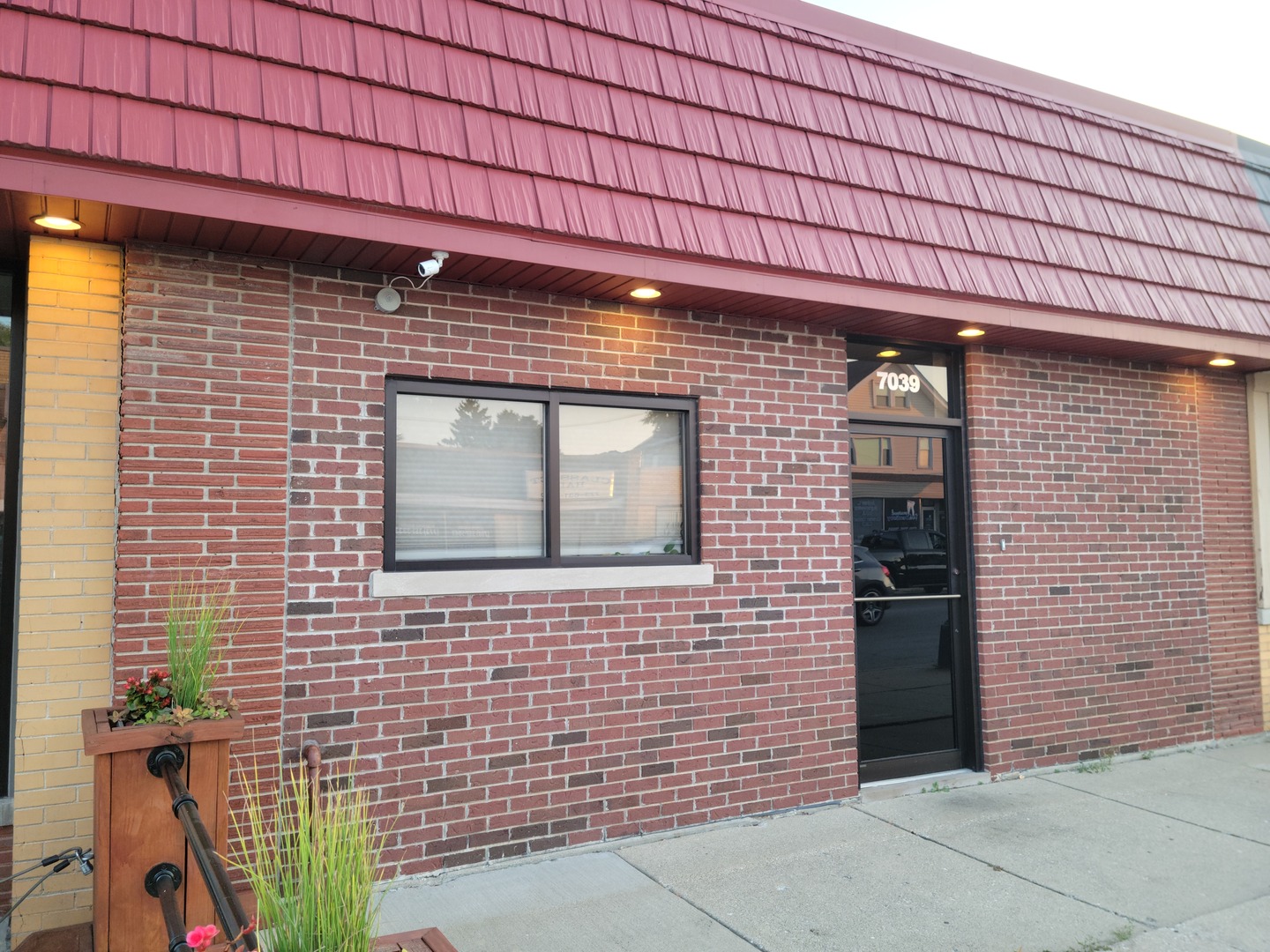 Home in Chicago, IL 60656 — photo 3