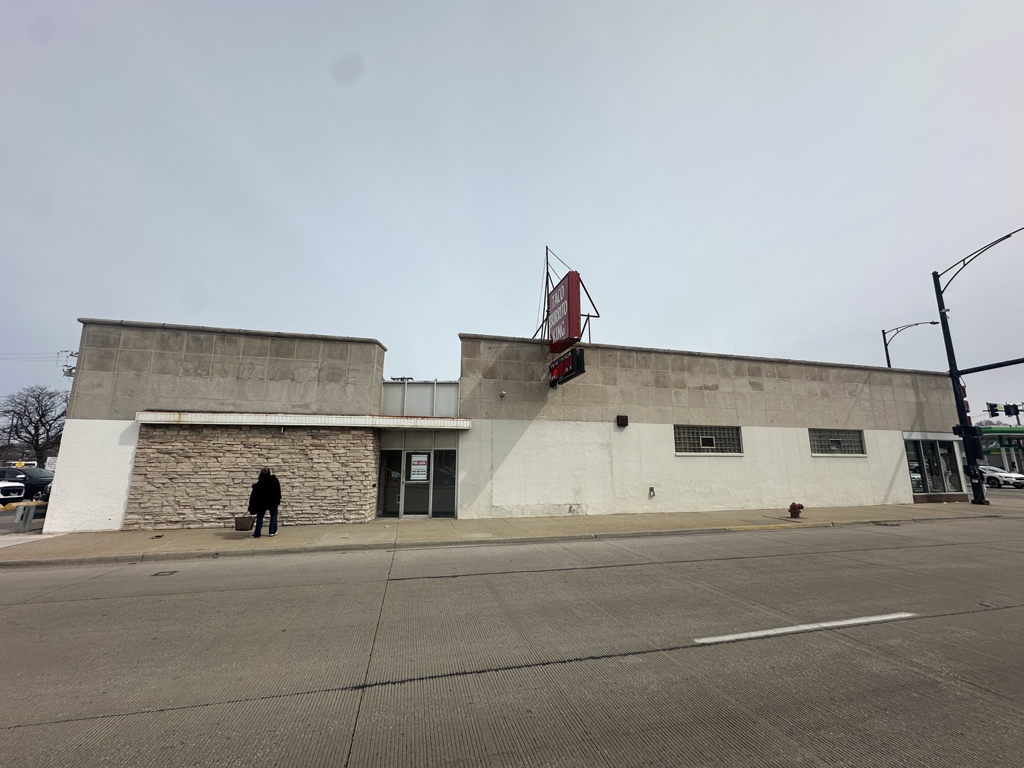 7156 W Higgins Avenue — photo