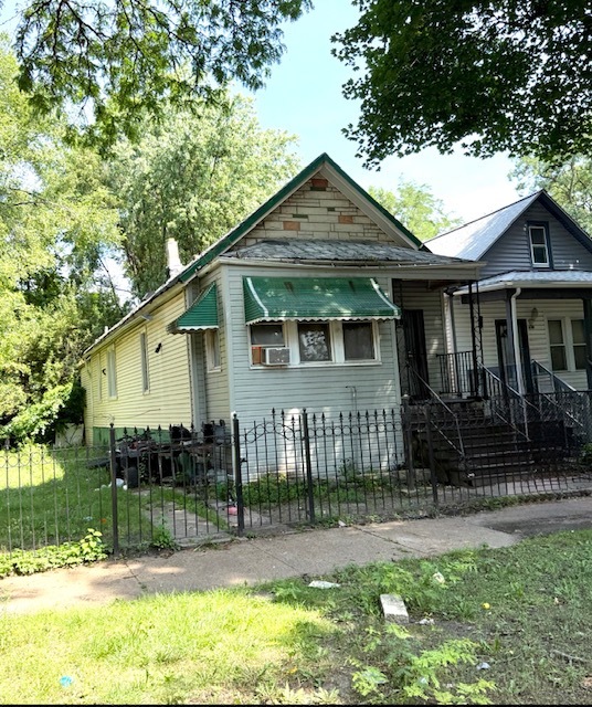 Home in Chicago, IL 60621 — photo 2