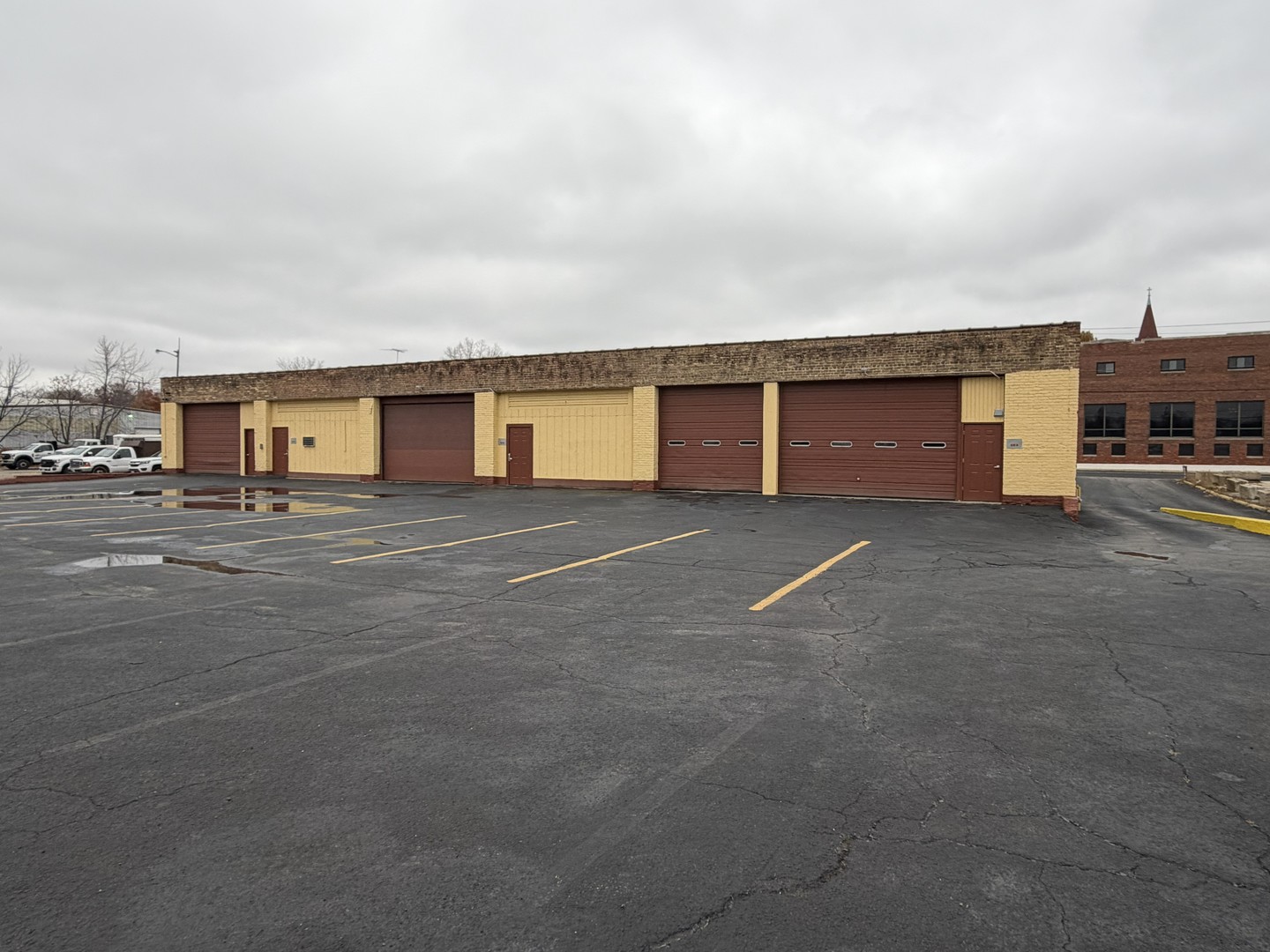 Home in Aurora, IL 60505 — photo 2