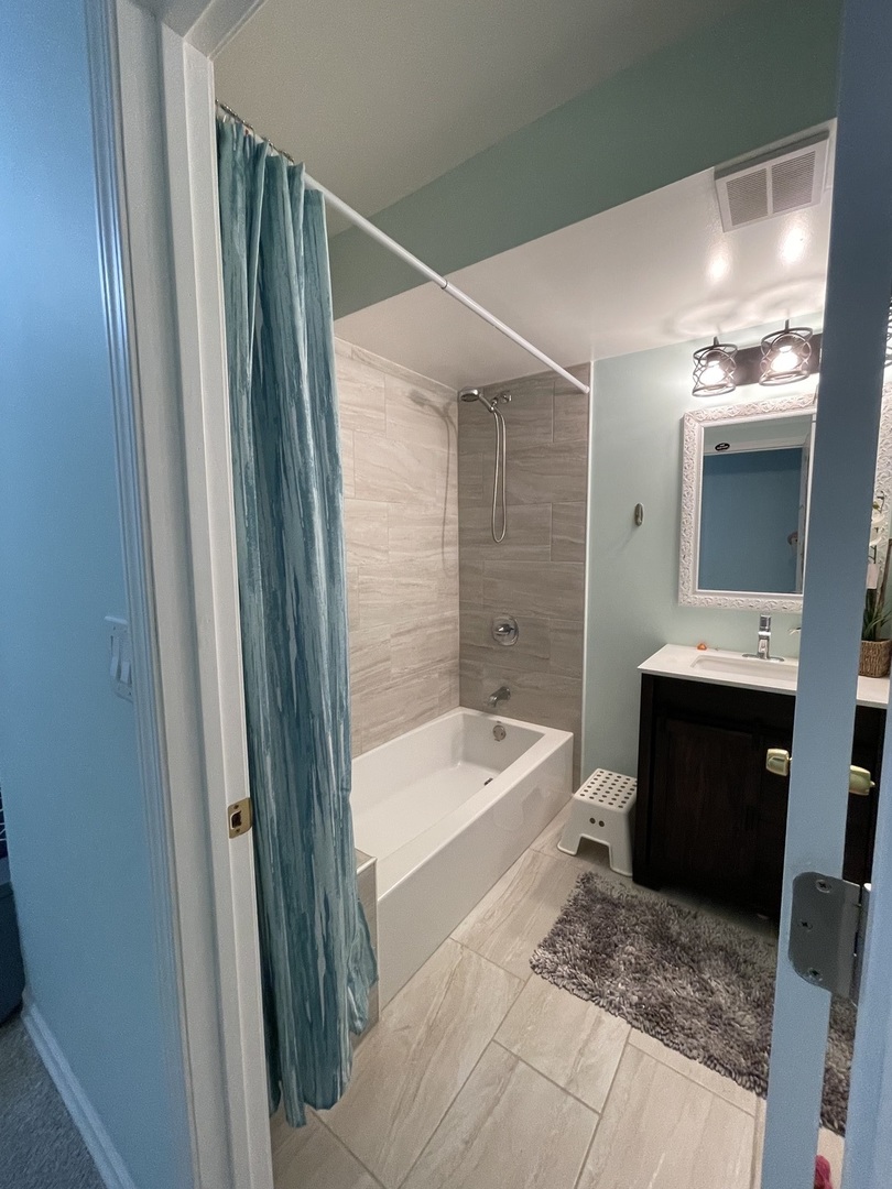 200 W Thacker Street, Hoffman Estates, IL 60169 — photo 3