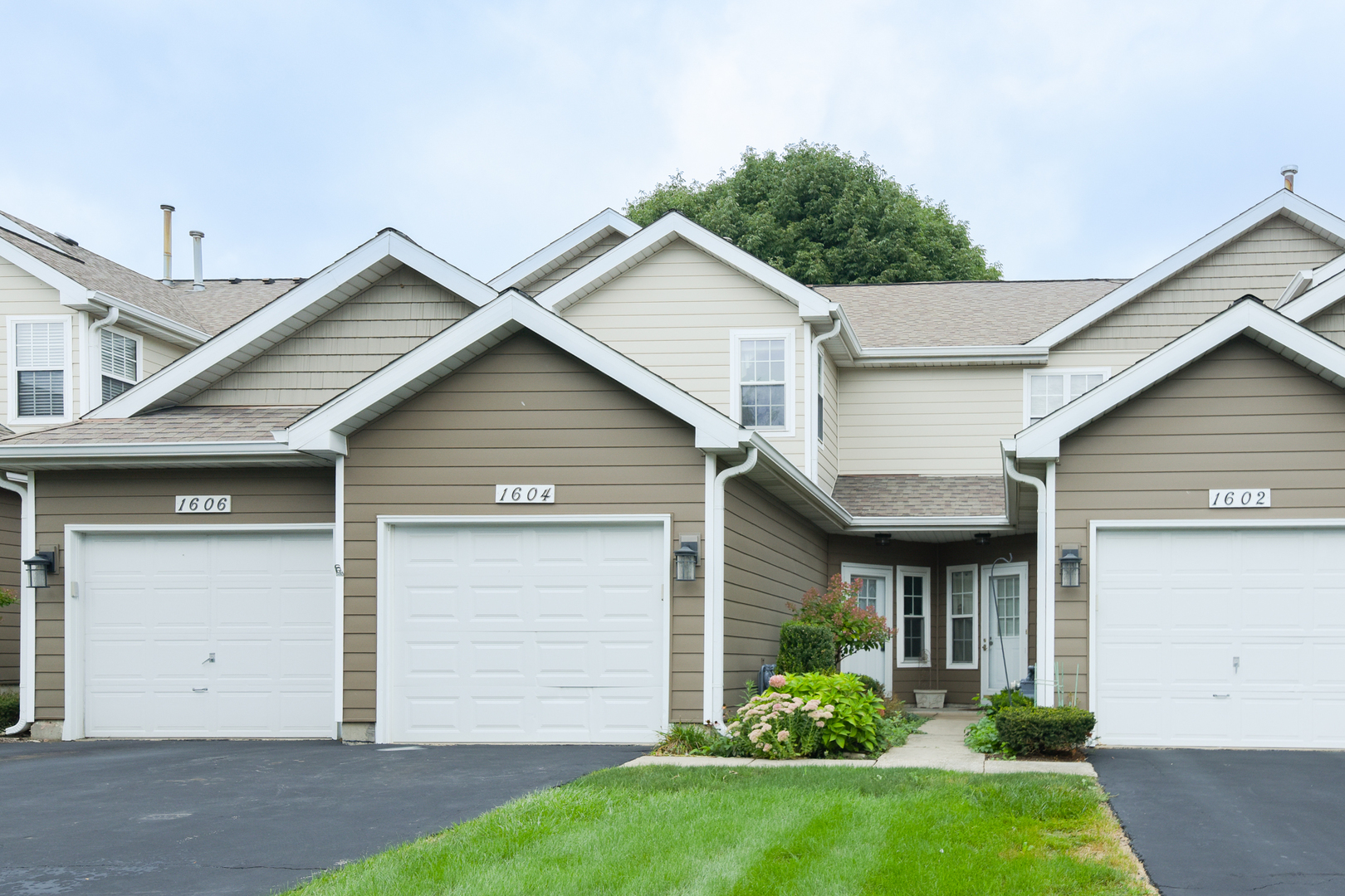 1604 Woodhaven Court B — photo