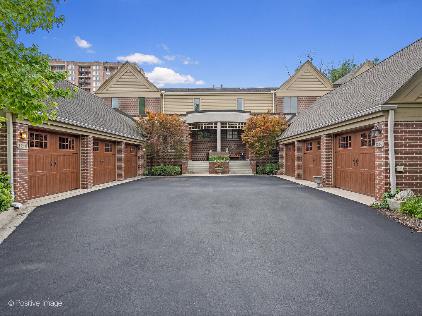 1218 Hawthorne Court — photo