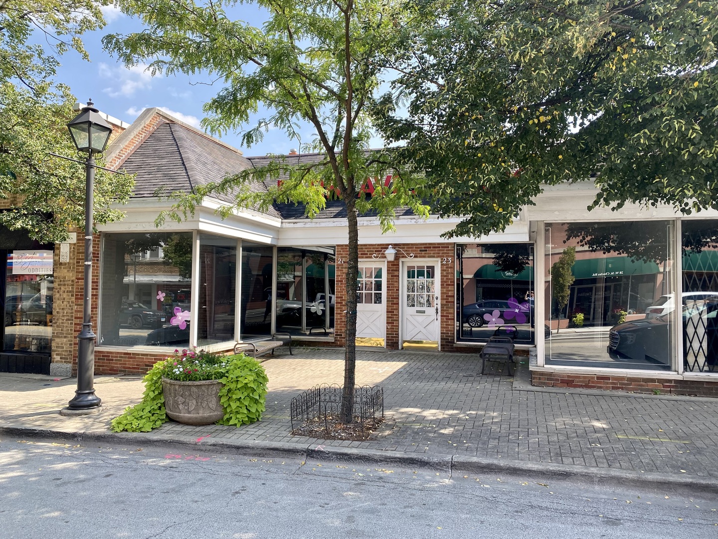 21-25 W St Charles Road — photo