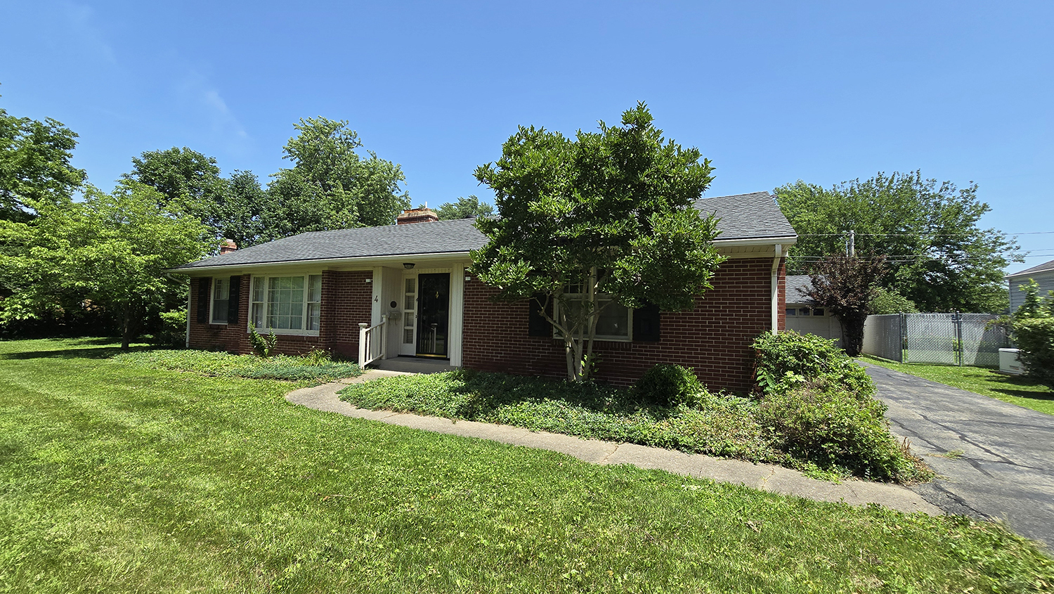 4 Lilac Lane — photo