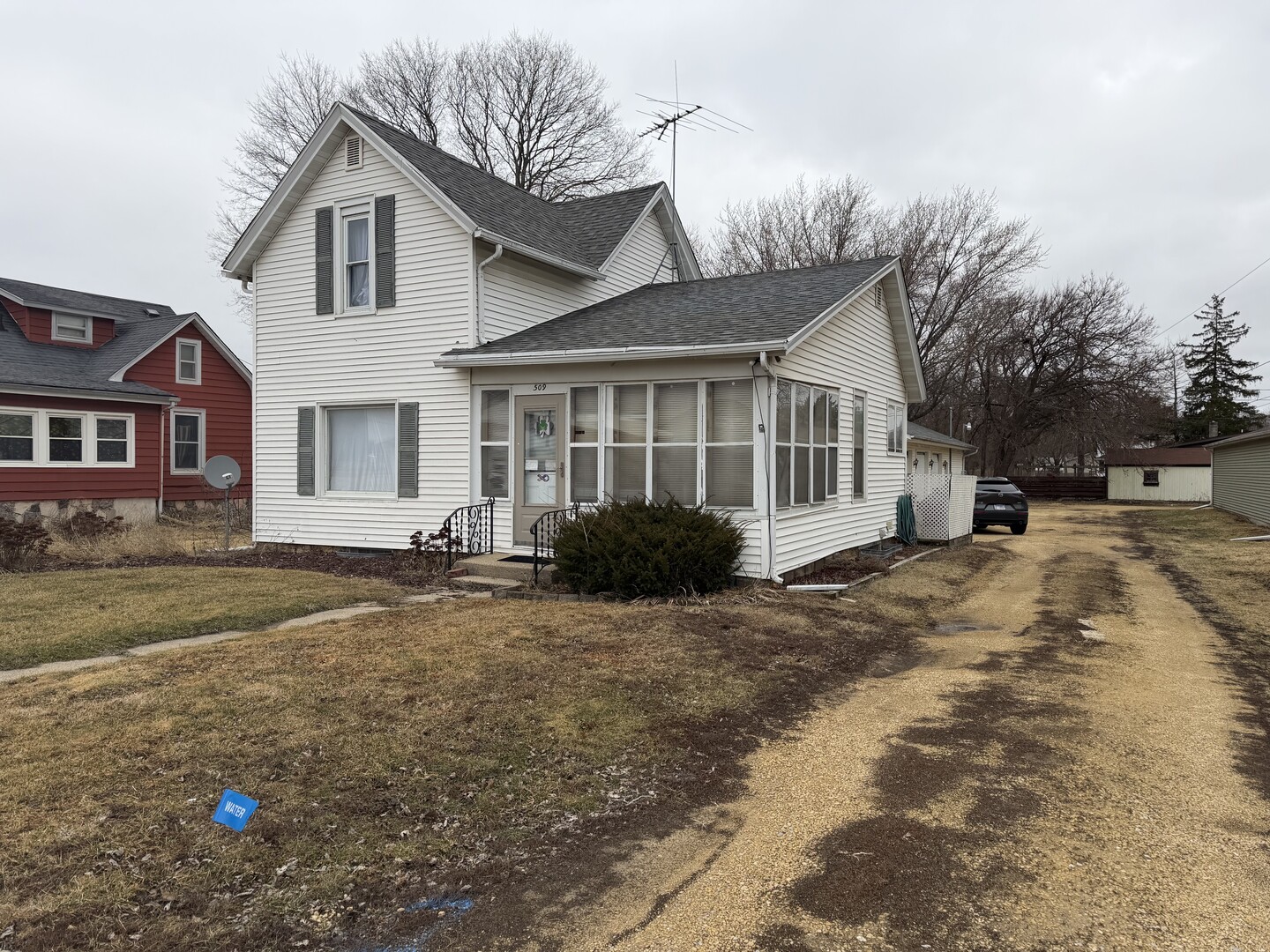 Home in Byron, IL 61010 — photo 2