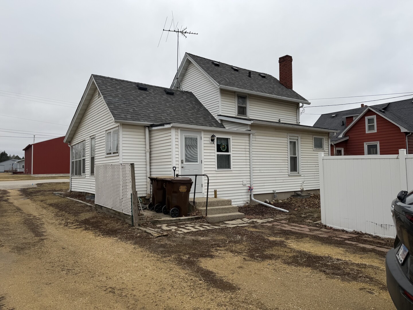 Home in Byron, IL 61010 — photo 3