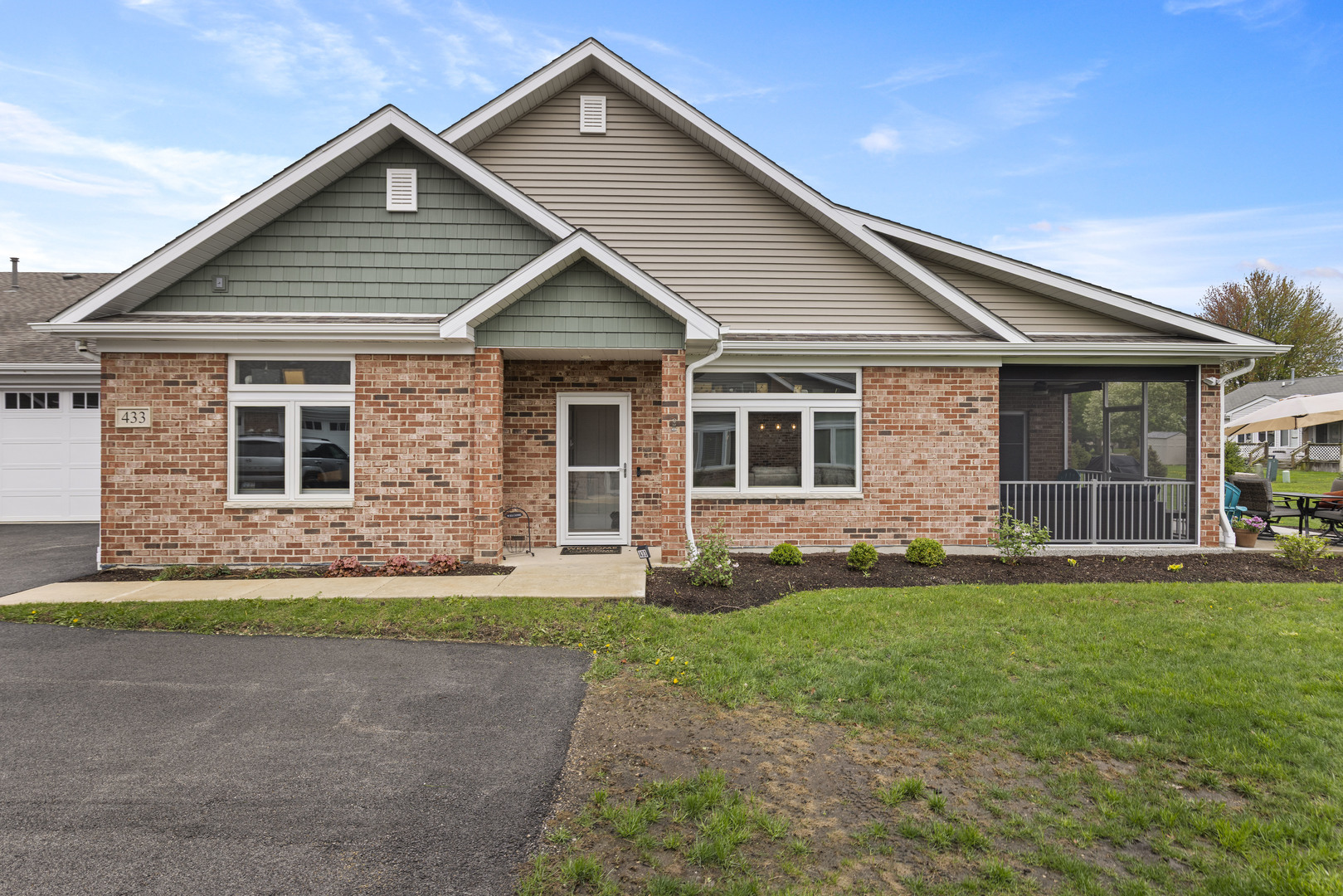 433 Stearn Drive 433 — photo