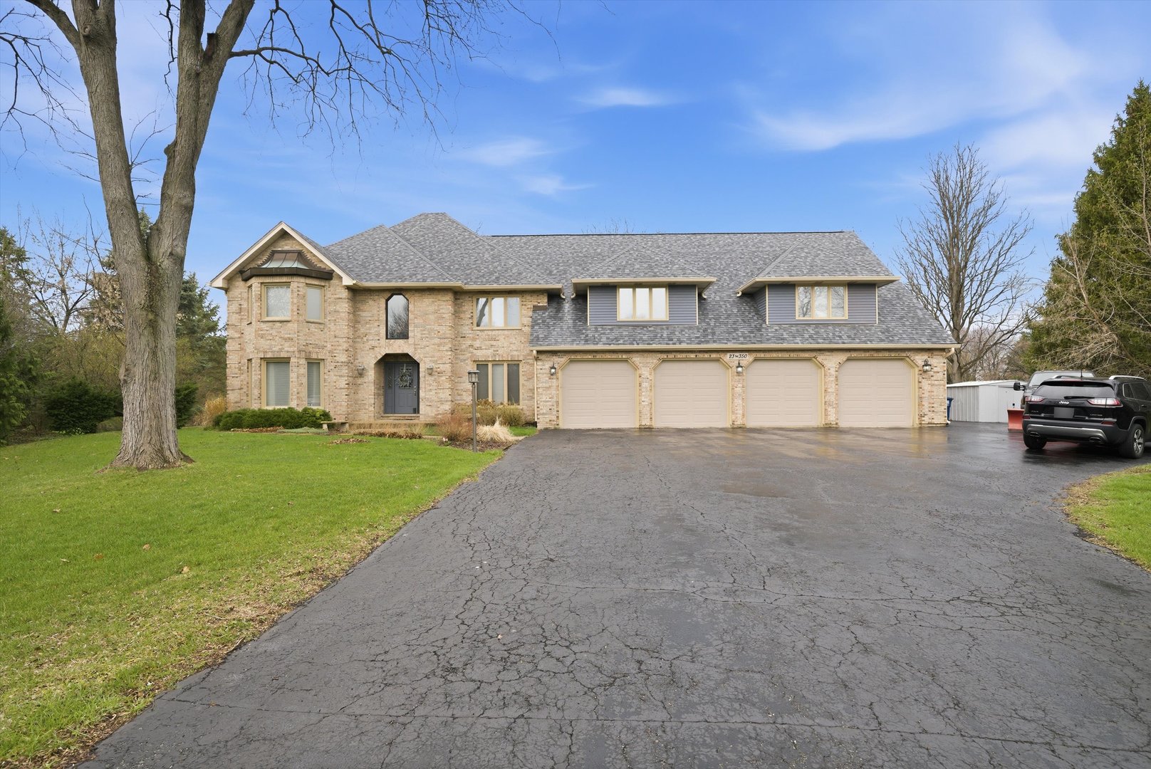 23W350 Pelham Court — photo