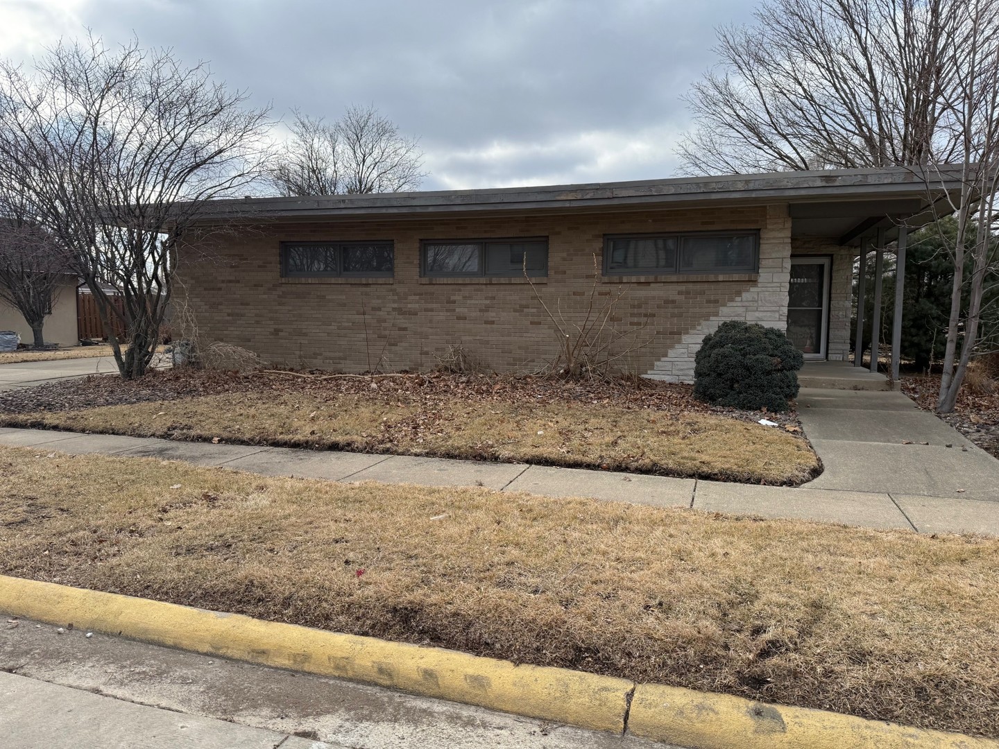 341 W Walnut Street — photo
