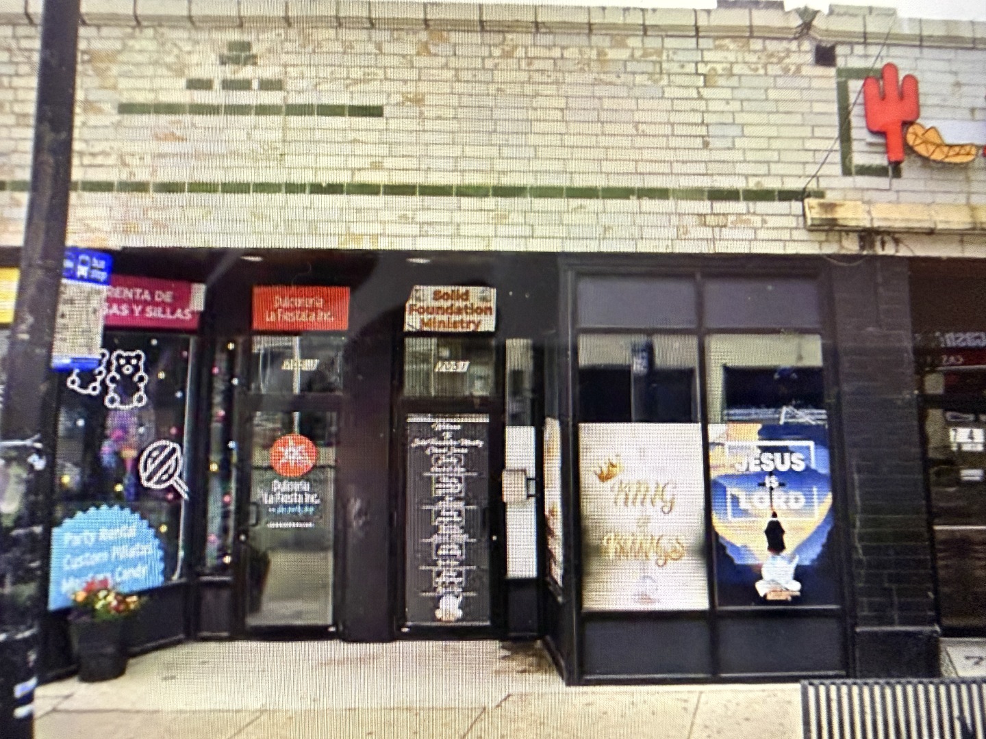 7051 N Clark Street — photo